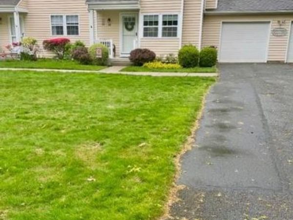 13 Rutledge Commons, Yaphank, NY 11980