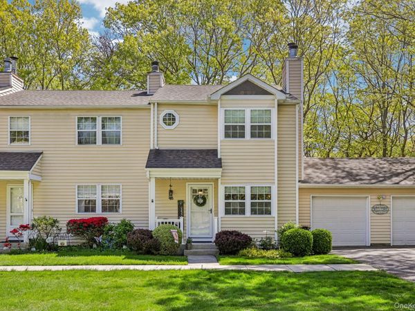 13 Rutledge Commons, Yaphank, NY 11980