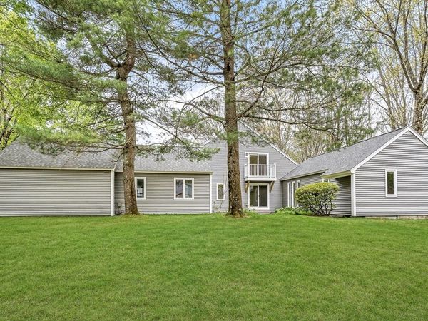 12 Steepletree Ln, Unit 12, Wayland, MA 01778