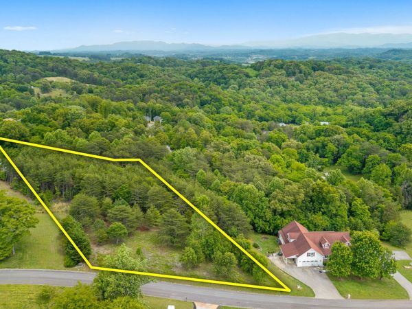918 River Cliff Drive, Kodak, TN 37764