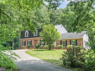 6401 WOLF RUN HUNT COURT, FAIRFAX STATION, VA 22039