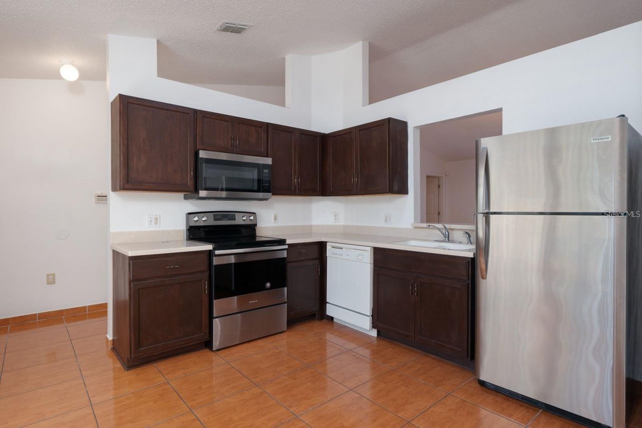 718 Pincon Lane, Kissimmee, FL 34759 Photo