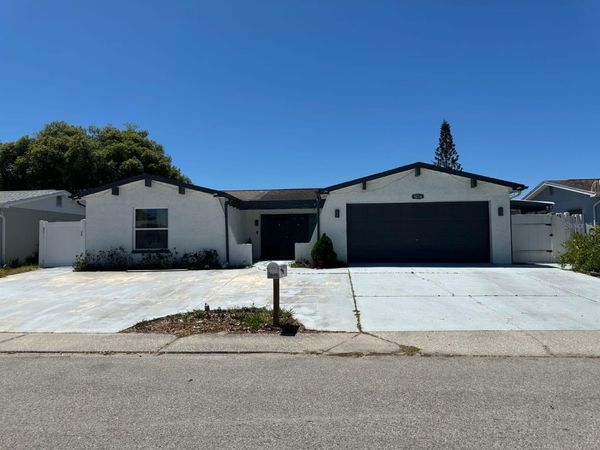 8214 HIXTON DRIVE , PORT RICHEY, FL 34668