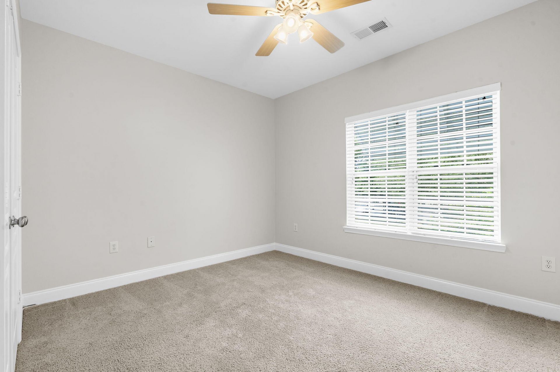 2014 Basildon Road Photo 23