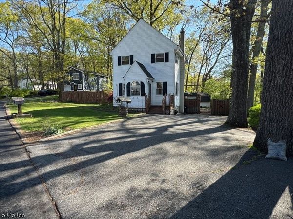 95 Unger Ave, Hopatcong, NJ 07874