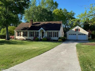 2020 Queen Charlotte Place, Raleigh, NC 27610
