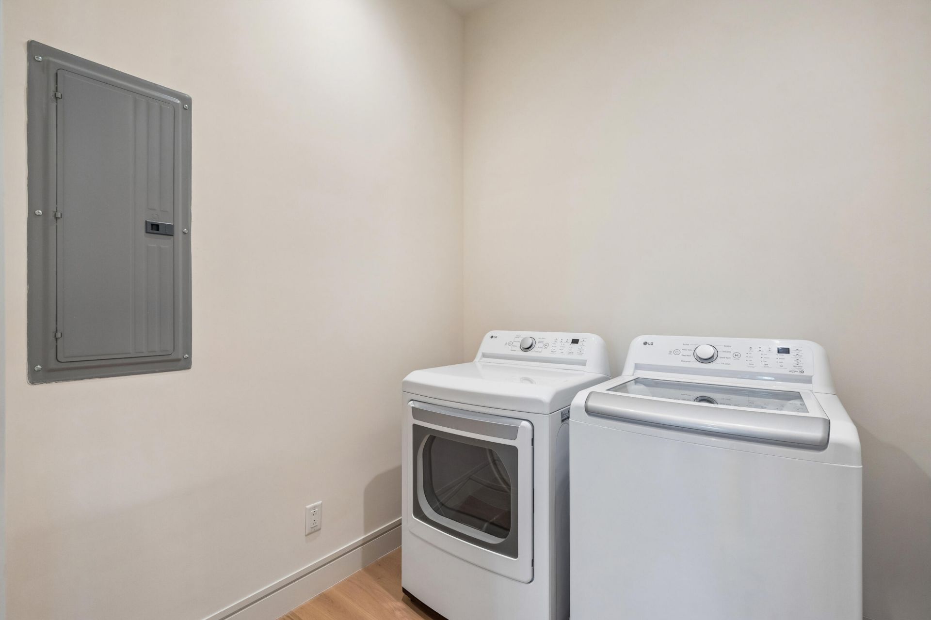3102 Fort Street Photo 27