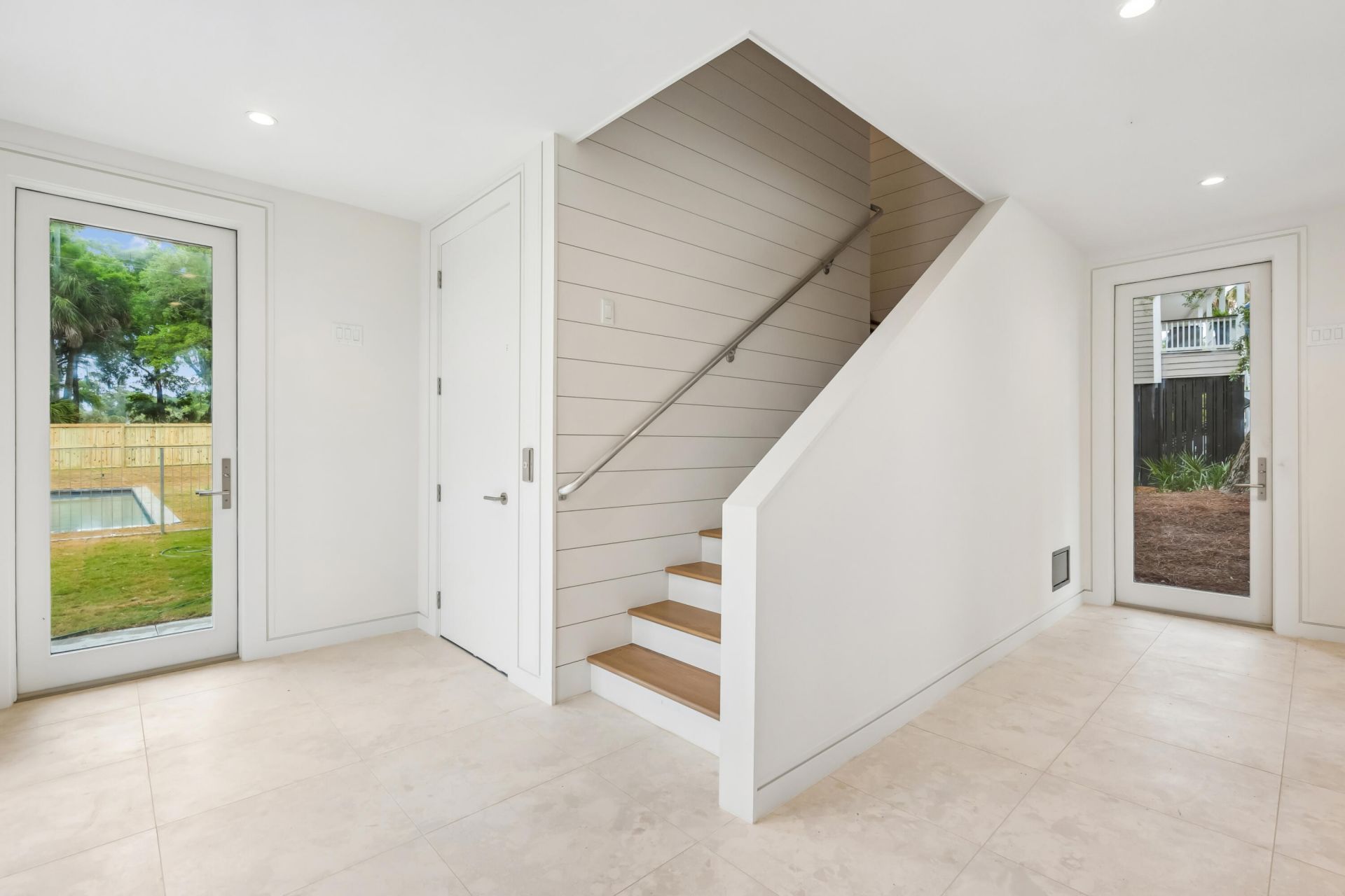 3102 Fort Street Photo 29