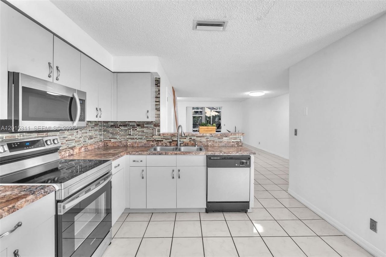 800 Sorrento Dr., Weston, FL 33326 Photo