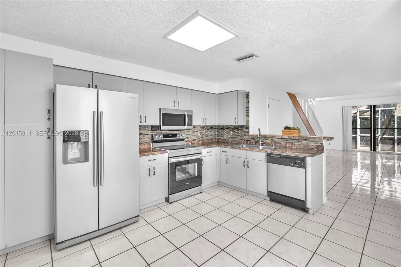 800 Sorrento Dr., Weston, FL 33326 Photo