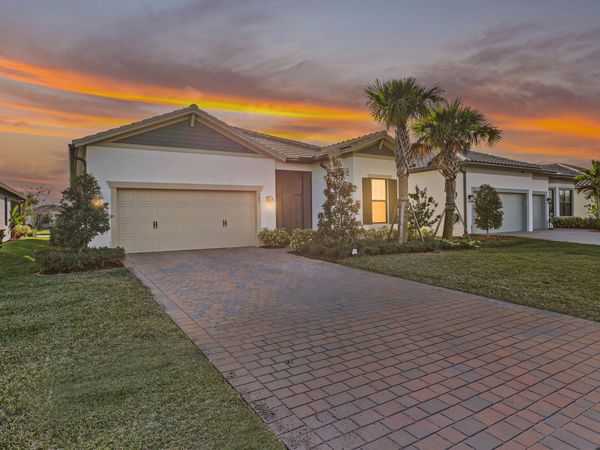 786 SE Courances Drive, Port St. Lucie, FL 34984