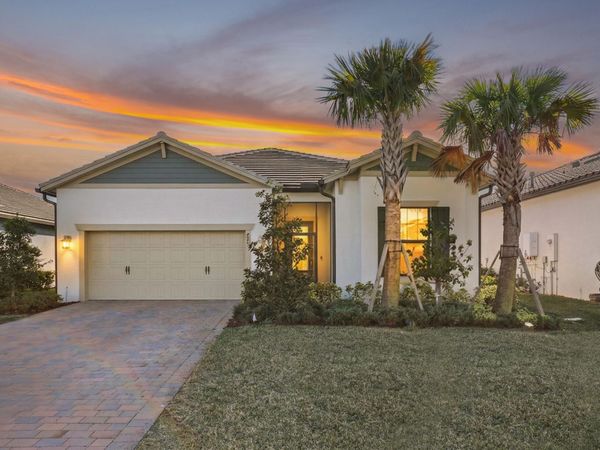 786 SE Courances Drive, Port St. Lucie, FL 34984