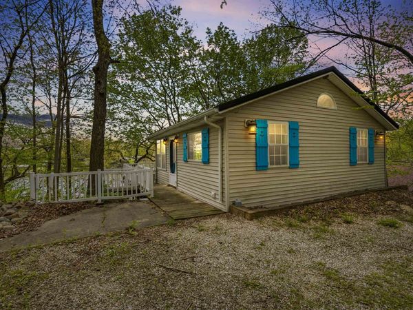 26249 215th Avenue, Delhi, IA 52223