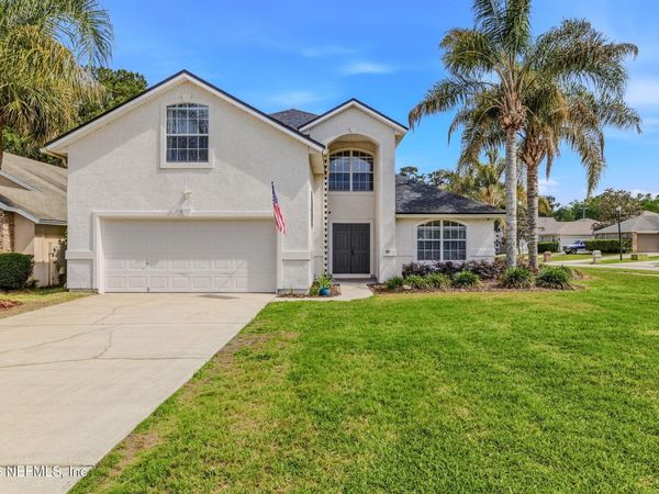 811 HICKORY KNOLLS Drive, Green Cove Springs, FL 32043