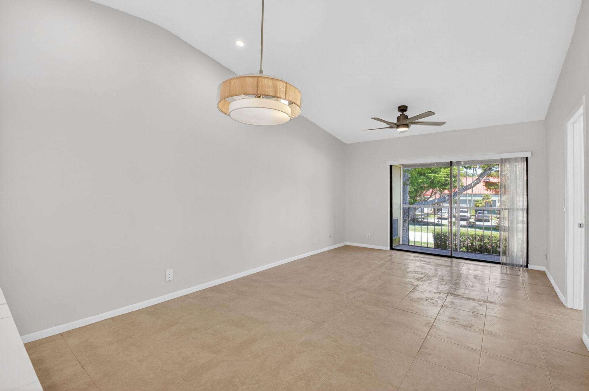 6649 Somerset Drive, Unit 206, Boca Raton, FL 33433 Photo