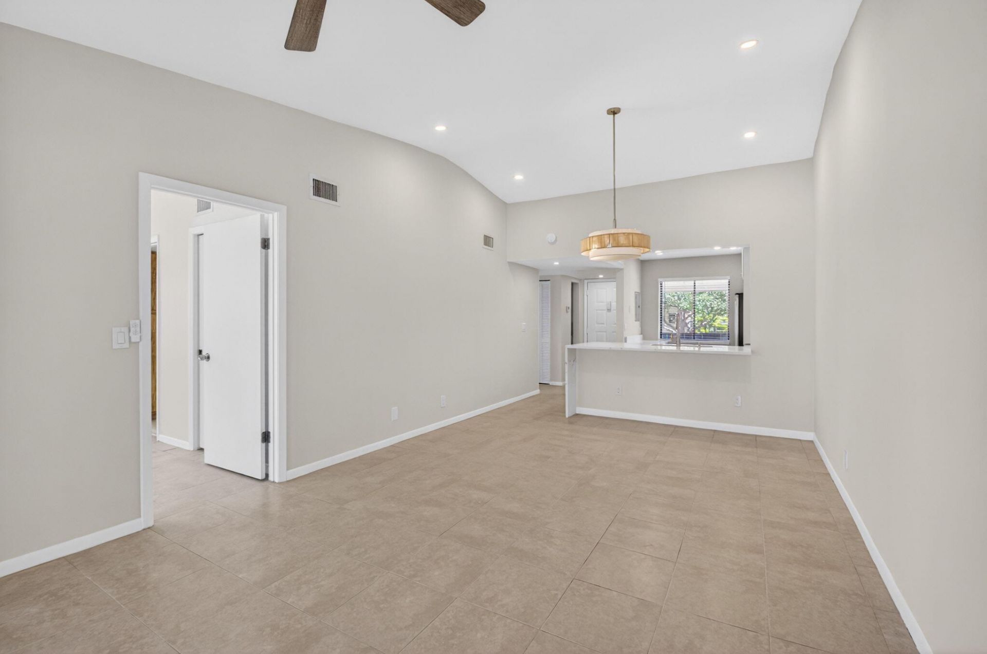6649 Somerset Drive, Unit 206, Boca Raton, FL 33433 Photo