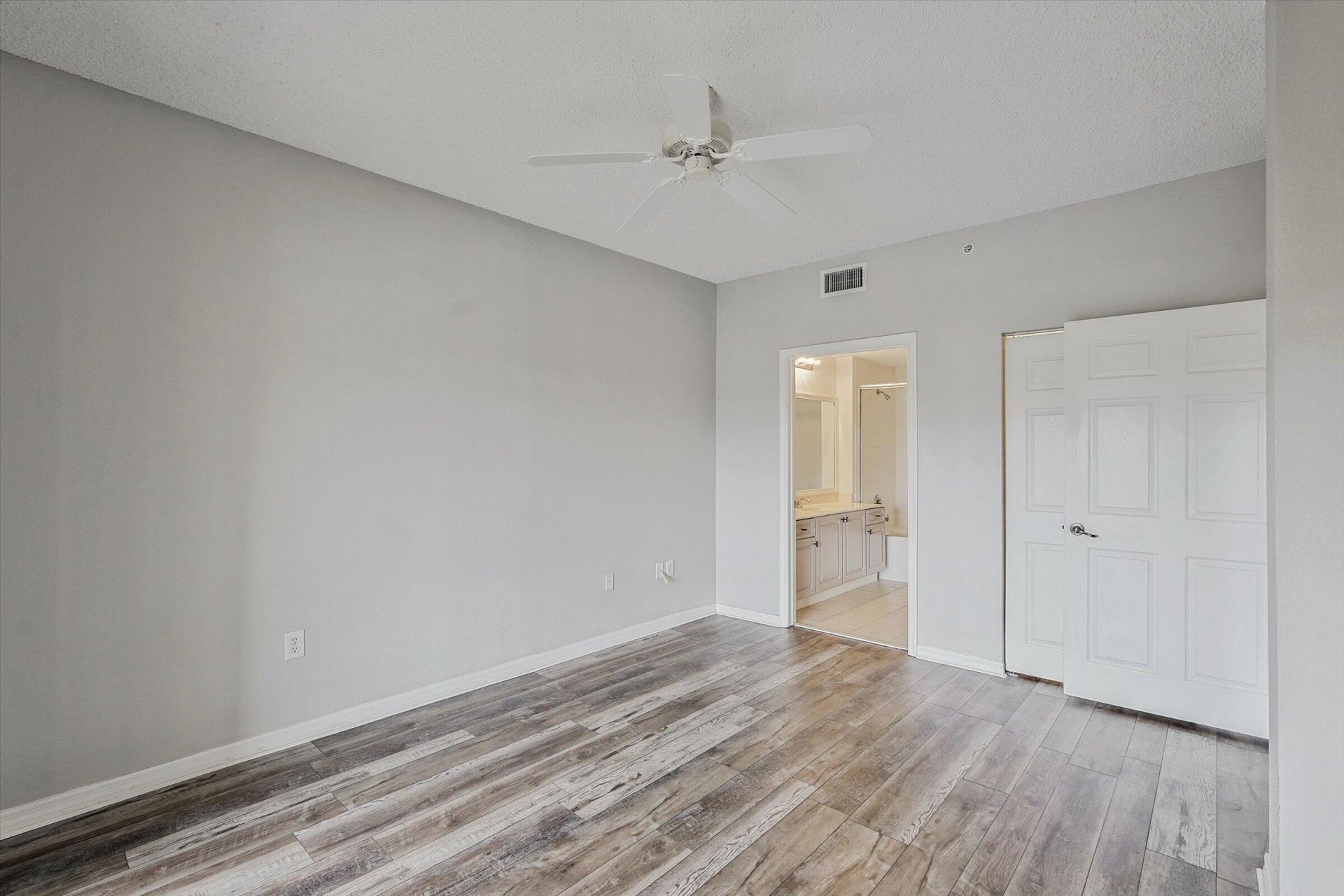 2813 Grande Parkway, Unit 304, Palm Beach Gardens, FL 33410 Photo