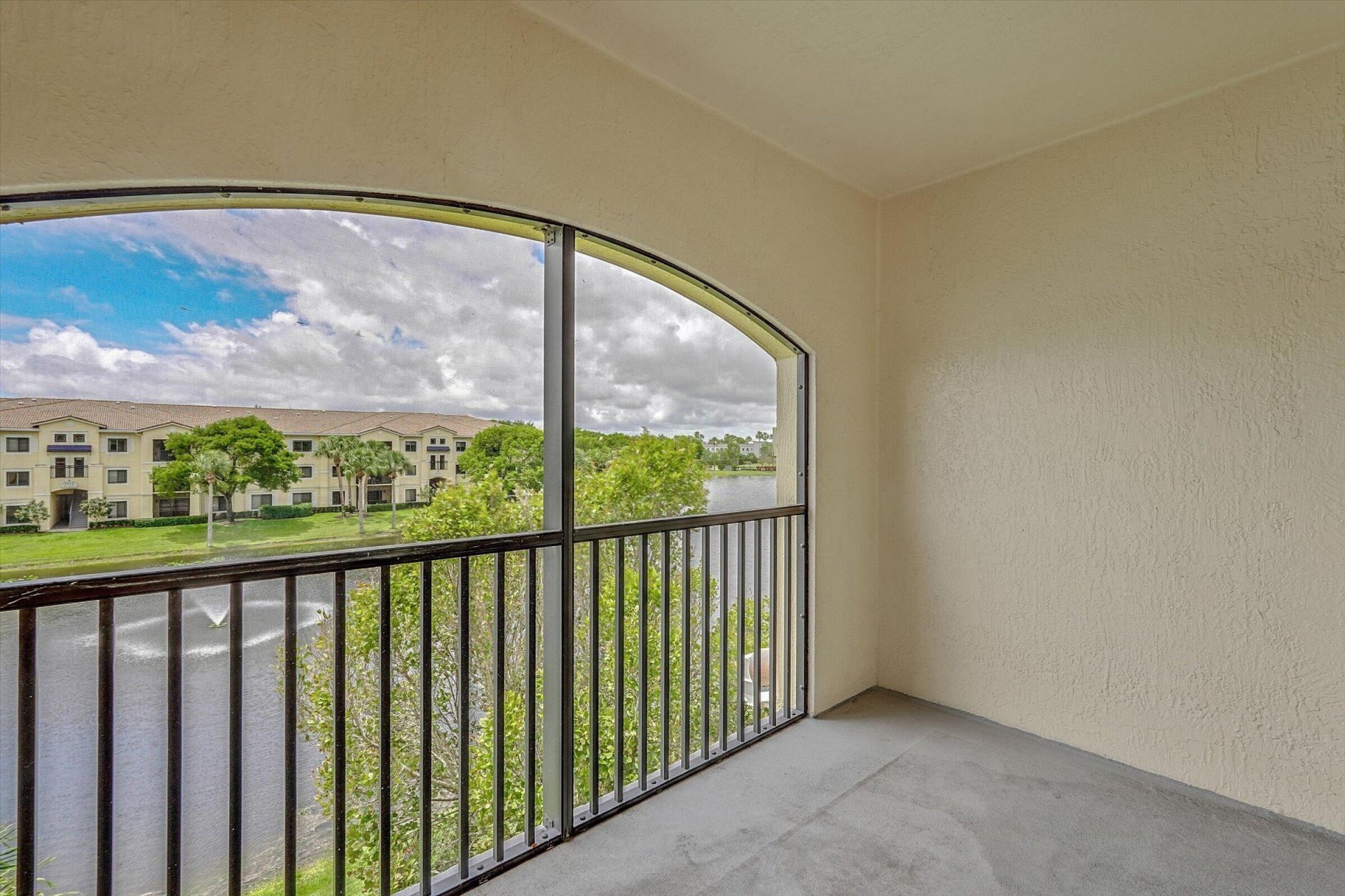 2813 Grande Parkway, Unit 304, Palm Beach Gardens, FL 33410 Photo