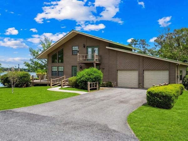 84 S Silver Lake, Marianna, FL 32448