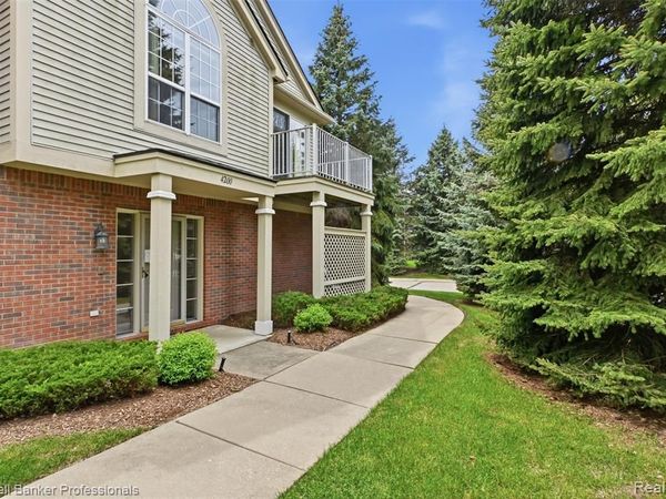 4200 Chesapeake Circle, Commerce Twp, MI 48390