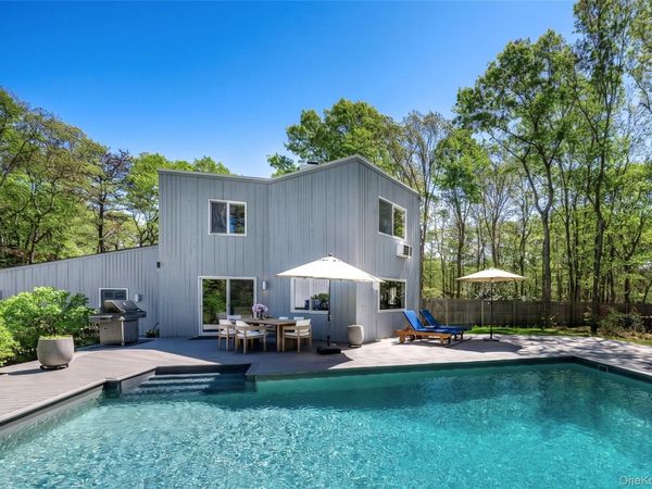 11 N Quarter Road, Westhampton, NY 11977