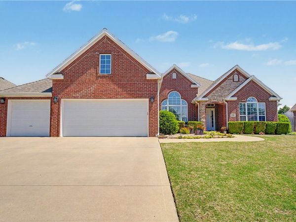1218 NE Waverly Way , Bentonville, AR 72712