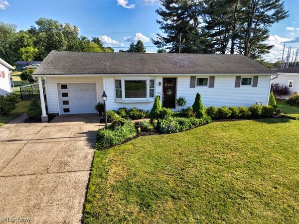 1321 Moccasin Lane , Coshocton, OH 43812