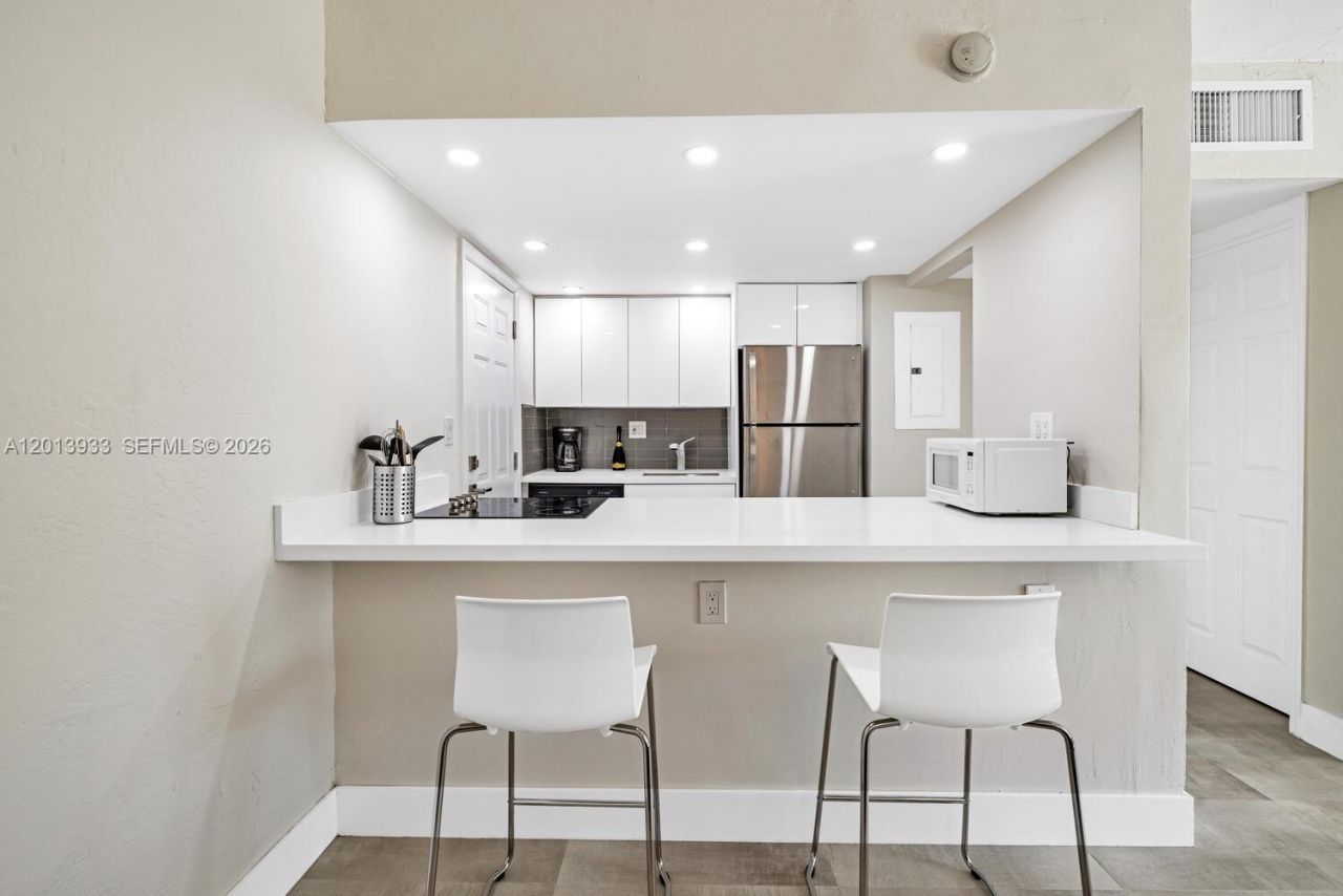 290 Sunrise Dr , Unit 312, Key Biscayne, FL 33149 Photo