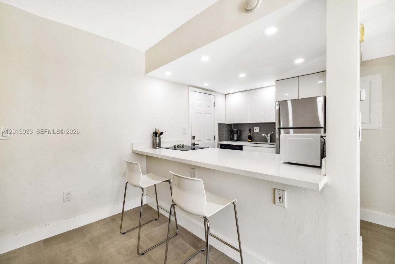 290 Sunrise Dr , Unit 312, Key Biscayne, FL 33149 Photo