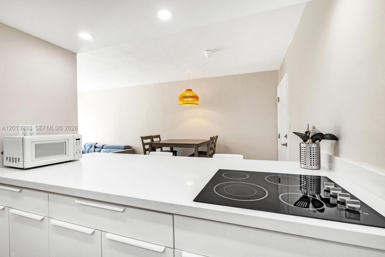 290 Sunrise Dr , Unit 312, Key Biscayne, FL 33149 Photo