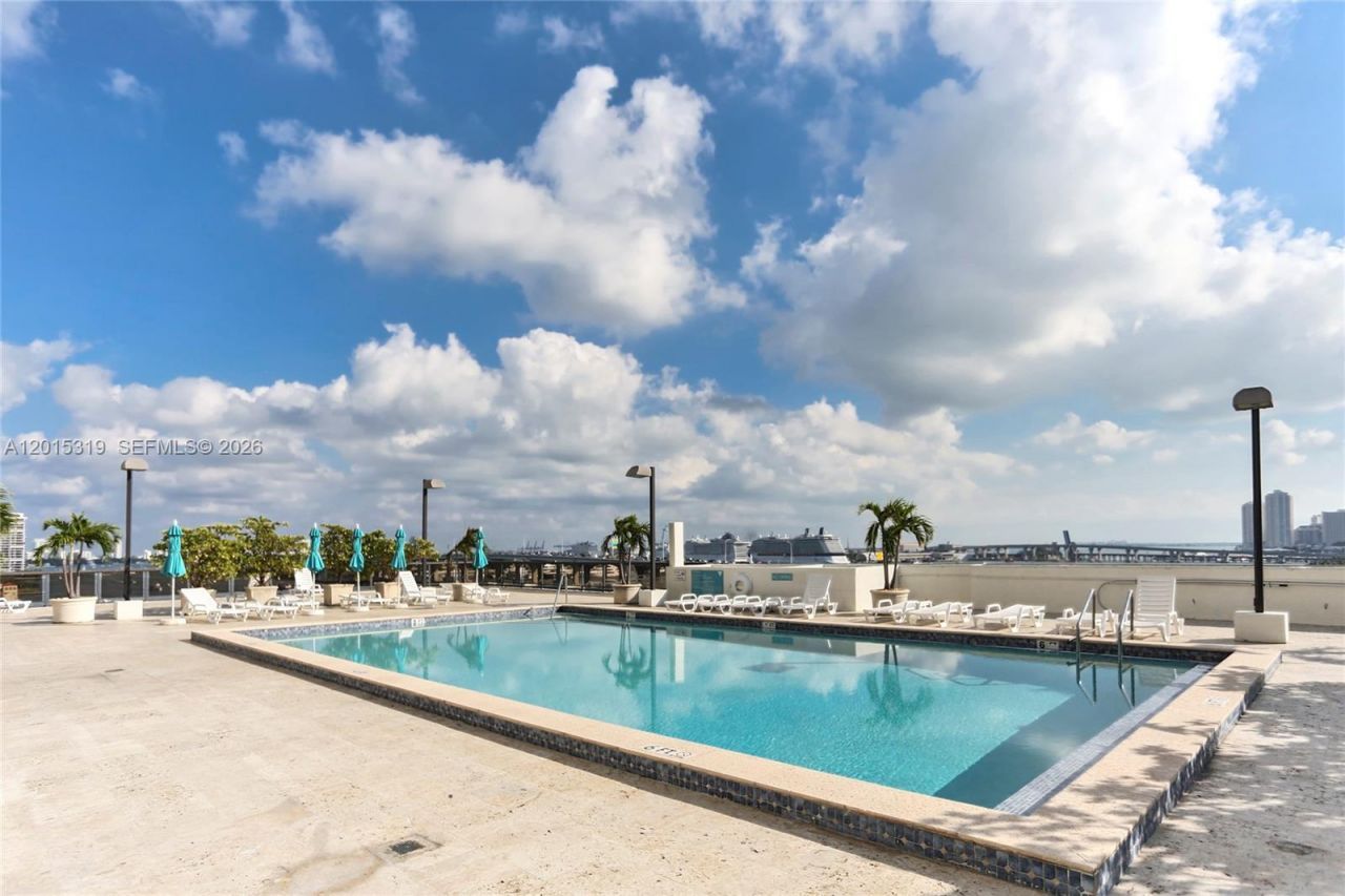 555 NE 15th St, Unit 10D, Miami, FL 33132 Photo