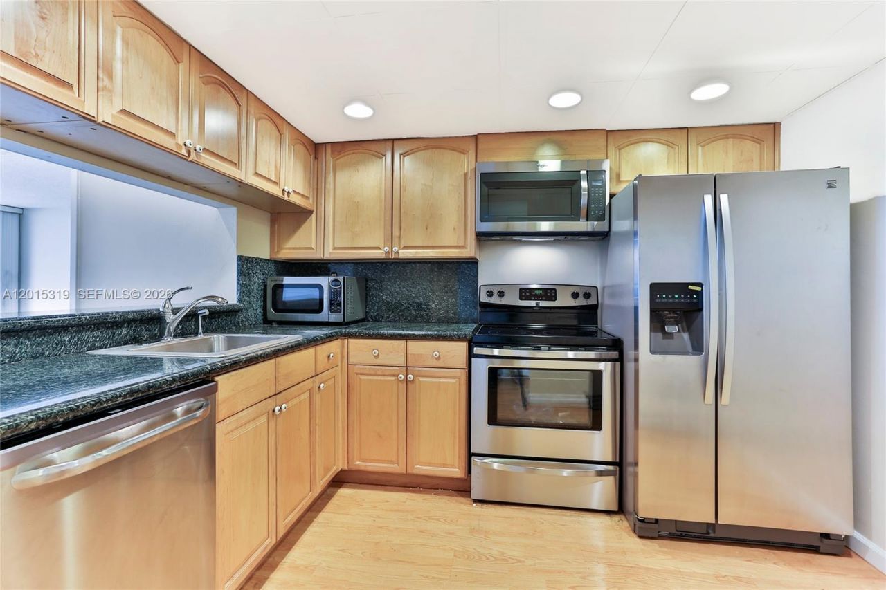 555 NE 15th St, Unit 10D, Miami, FL 33132 Photo