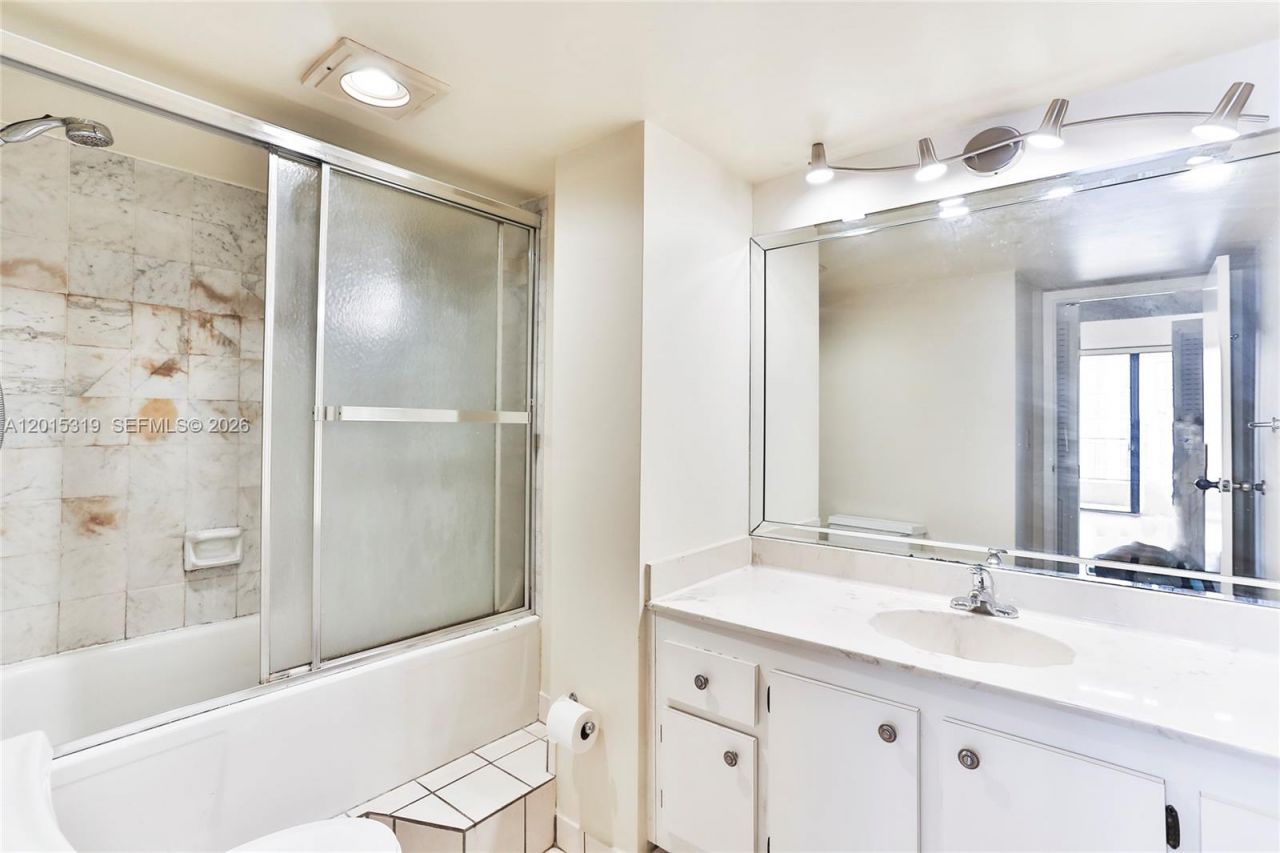 555 NE 15th St, Unit 10D, Miami, FL 33132 Photo