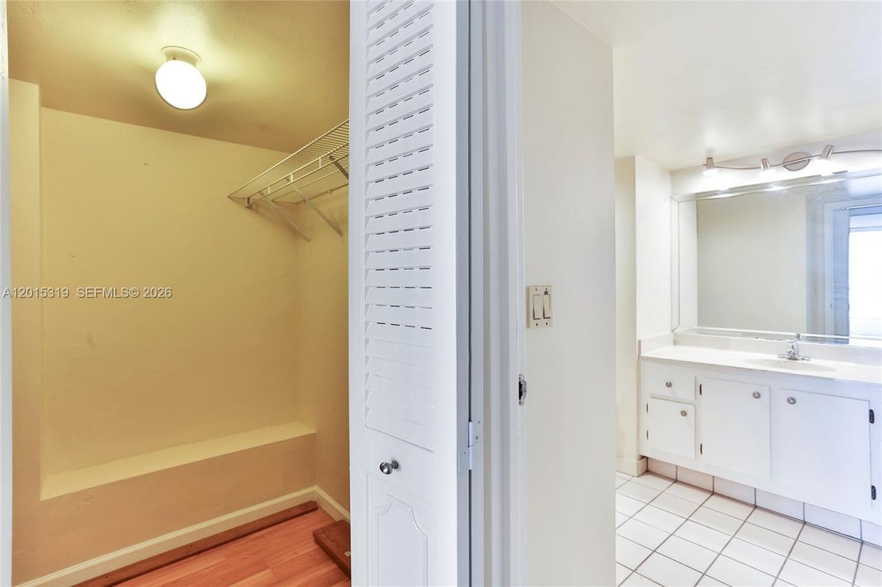 555 NE 15th St, Unit 10D, Miami, FL 33132 Photo