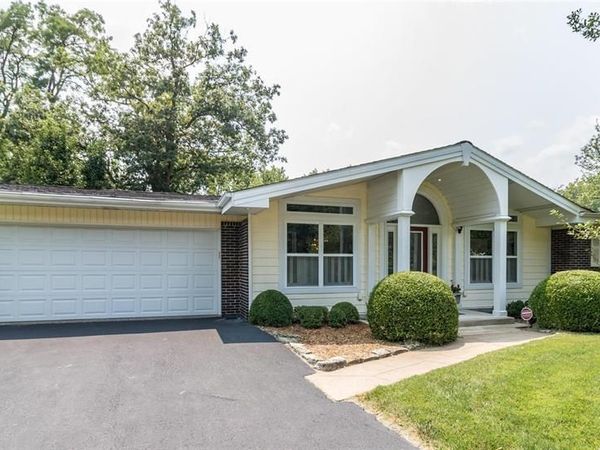 111 La Gorce Drive, Chesterfield, MO 63017