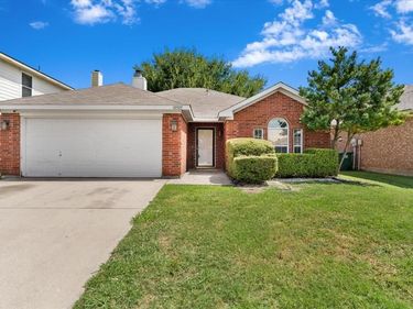 10505 Braewood Drive, Fort Worth, TX 76131