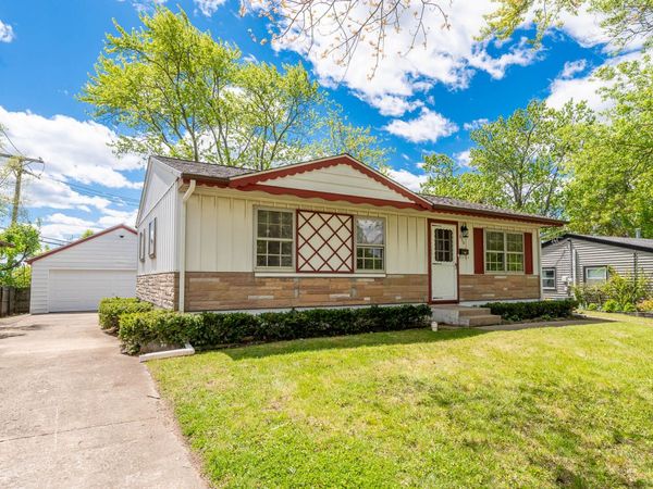 610 Orton Avenue, Wauconda, IL 60084