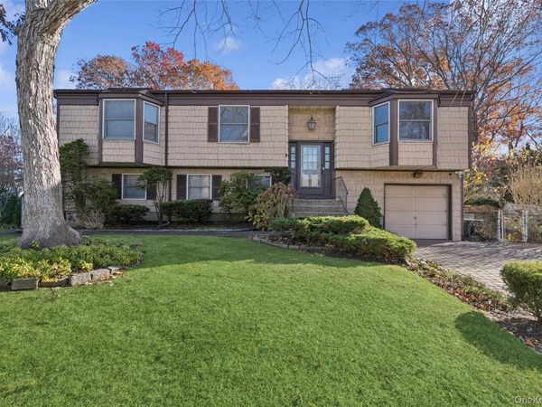 33 Broadway Avenue, Holtsville, NY 11742