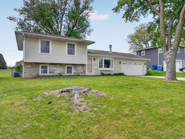 2786 Crestline Avenue, Waterloo, IA 50702
