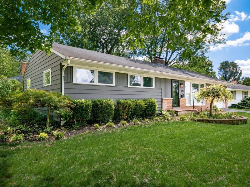 297 E Clearview Avenue, Worthington, OH 43085 Photo 2