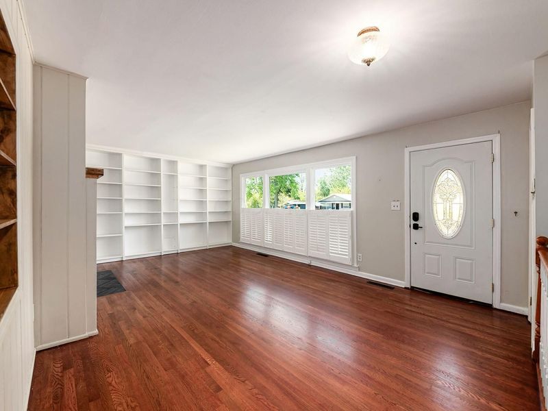297 E Clearview Avenue, Worthington, OH 43085 Photo 4