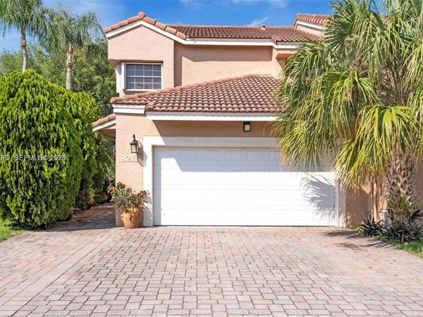 8211 NW 191st Ln , Unit 35L, Hialeah, FL 33015