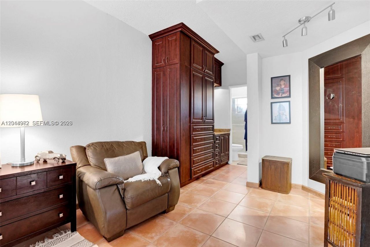 8211 NW 191st Ln, Unit 35L, Hialeah, FL 33015 Photo