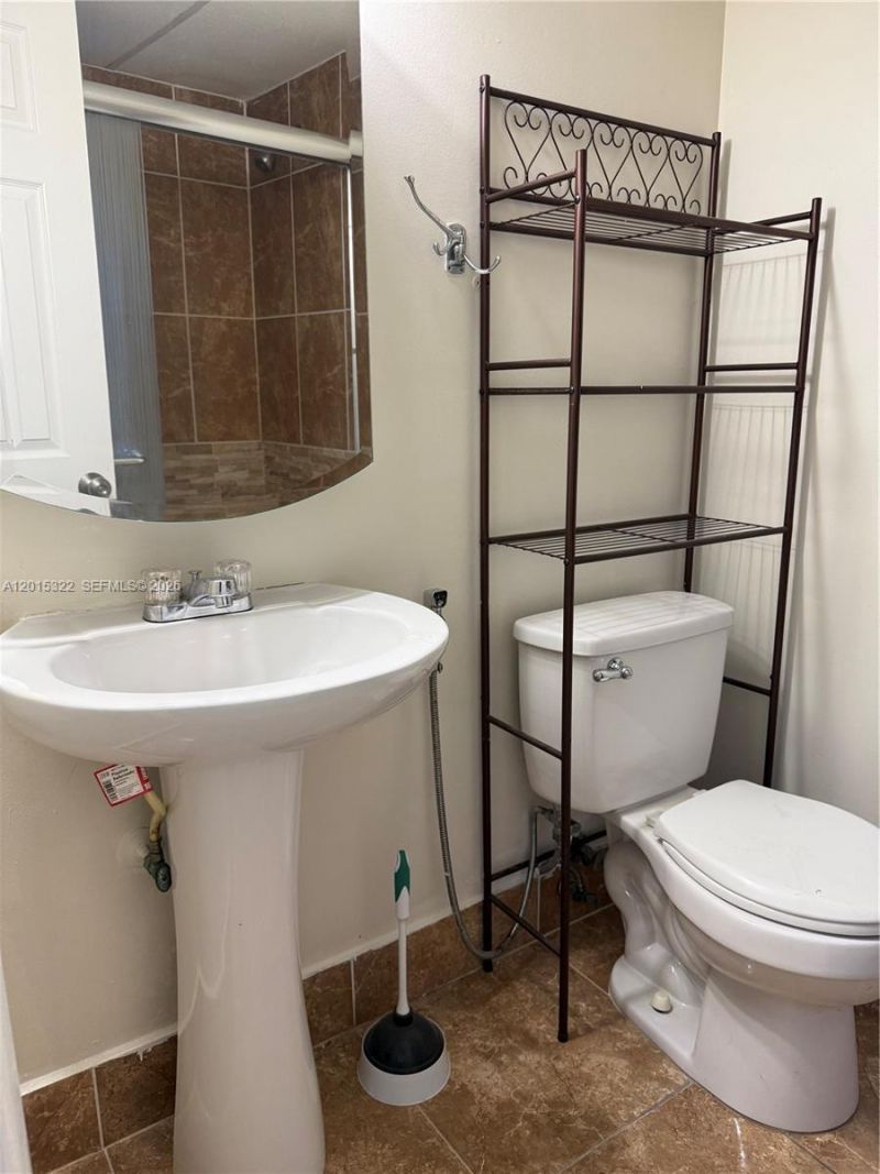 5490 W 21st Ct , Unit 308, Hialeah, FL 33016 Photo