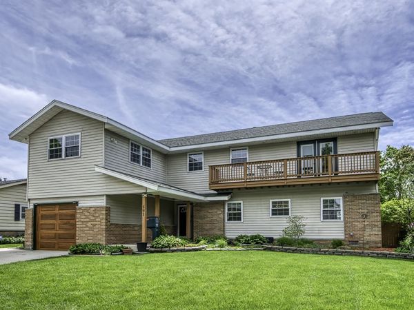 591 Sussex Court , Elk Grove Village, IL 60007
