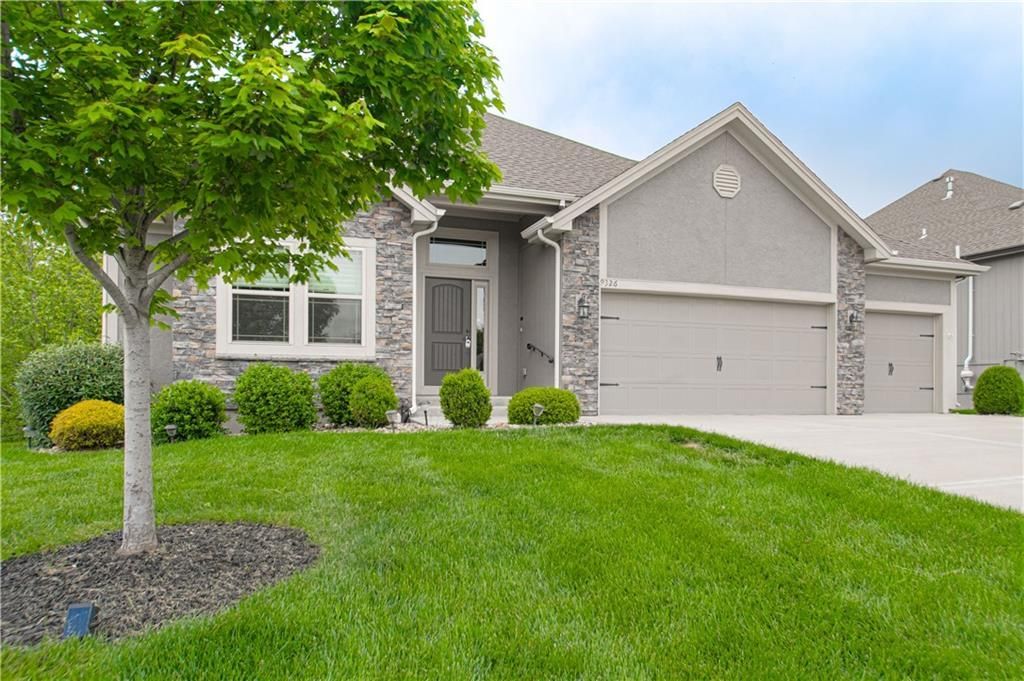 9326 N Ditzler Avenue, Kansas City, MO 64157 Main Photo