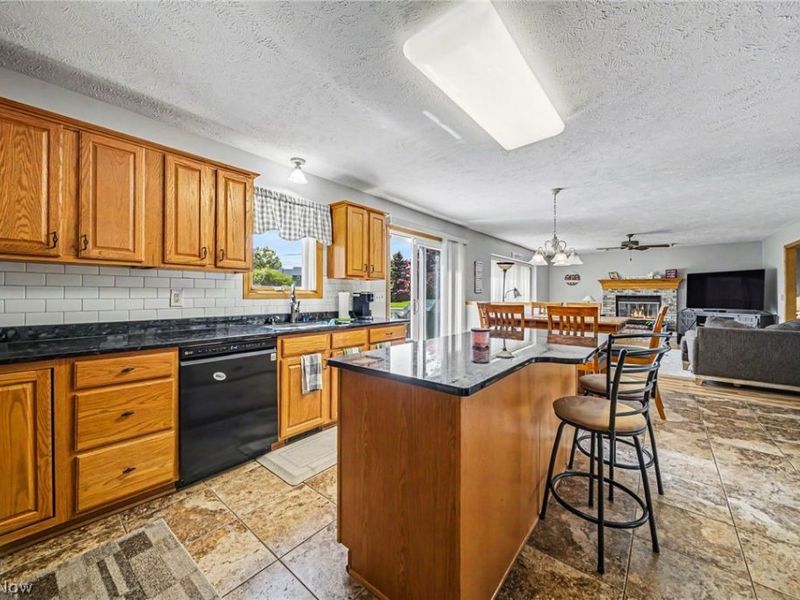 9454 Deer Hollow Drive, Mentor, OH 44060 Photo 2