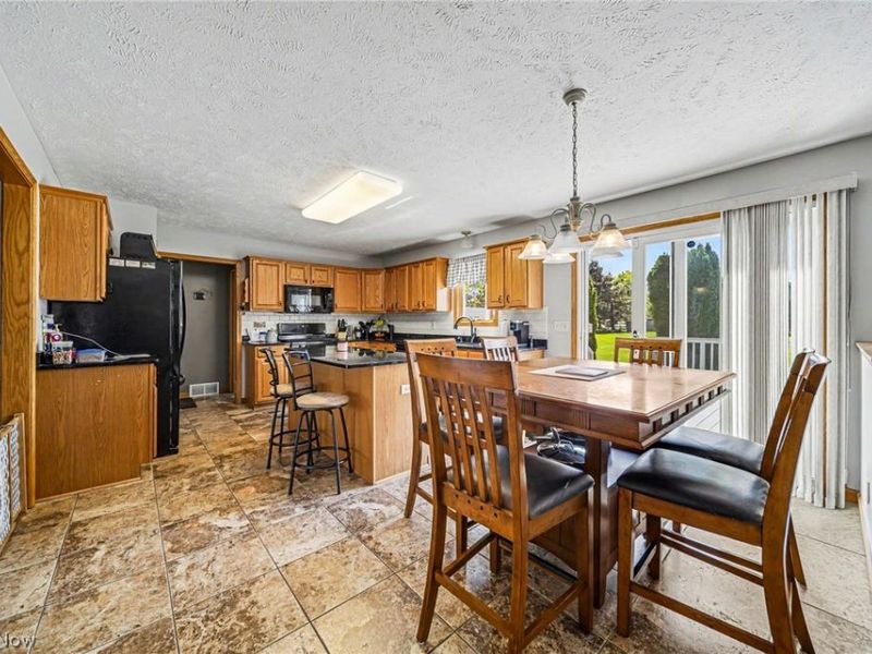 9454 Deer Hollow Drive, Mentor, OH 44060 Photo 3