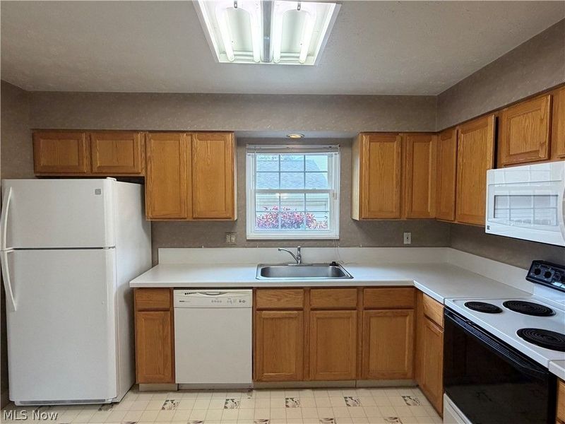 612 Trevitt Circle W, Unit 57, Euclid, OH 44143 Photo 4