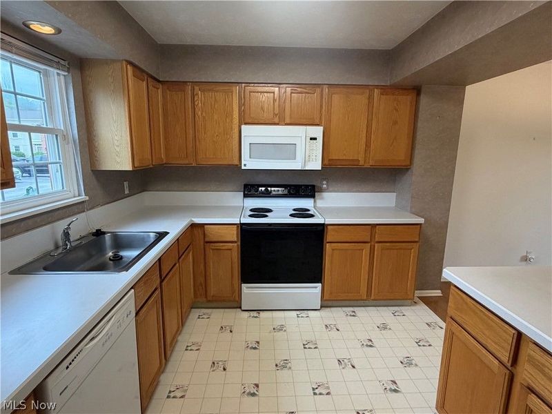 612 Trevitt Circle W, Unit 57, Euclid, OH 44143 Photo 5